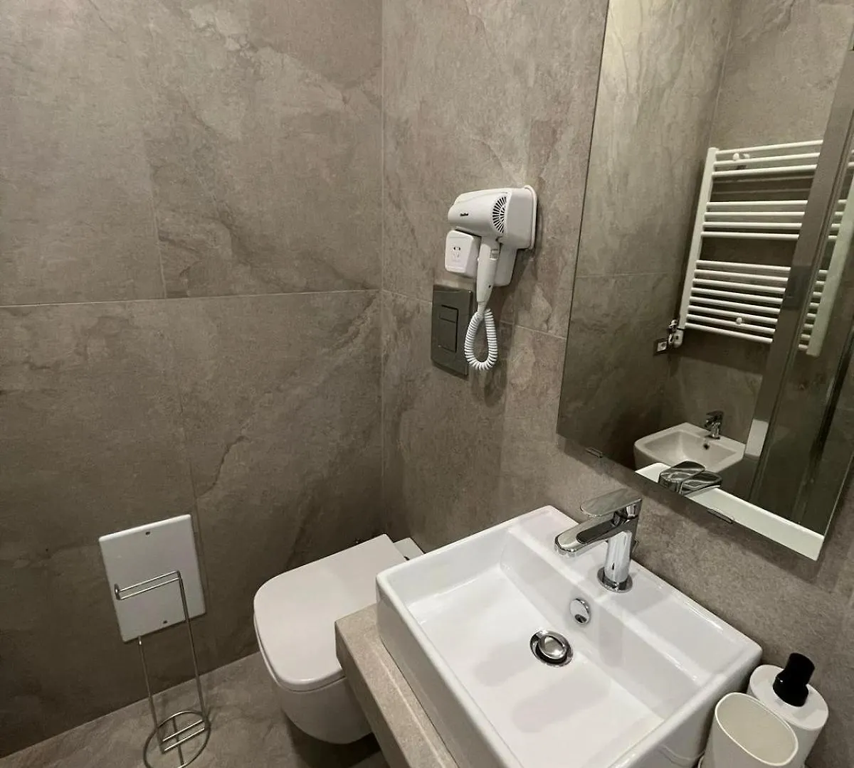 Domus Cervantes Apartment Nápoles Pensión